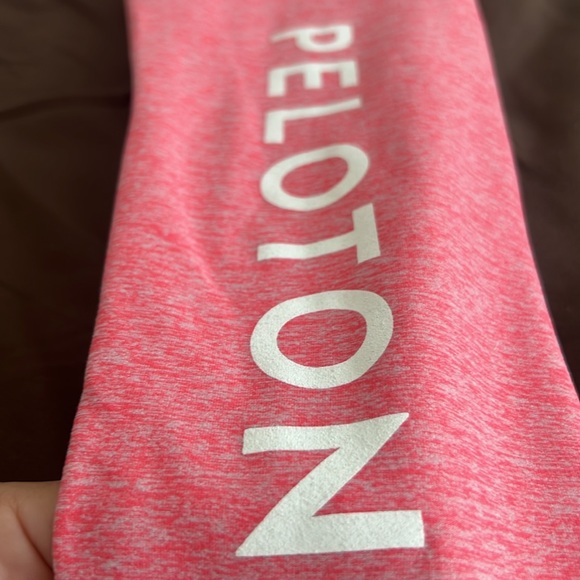 Peloton Beyond Yoga Breast Cancer Awareness leggings - Picture 4 of 4